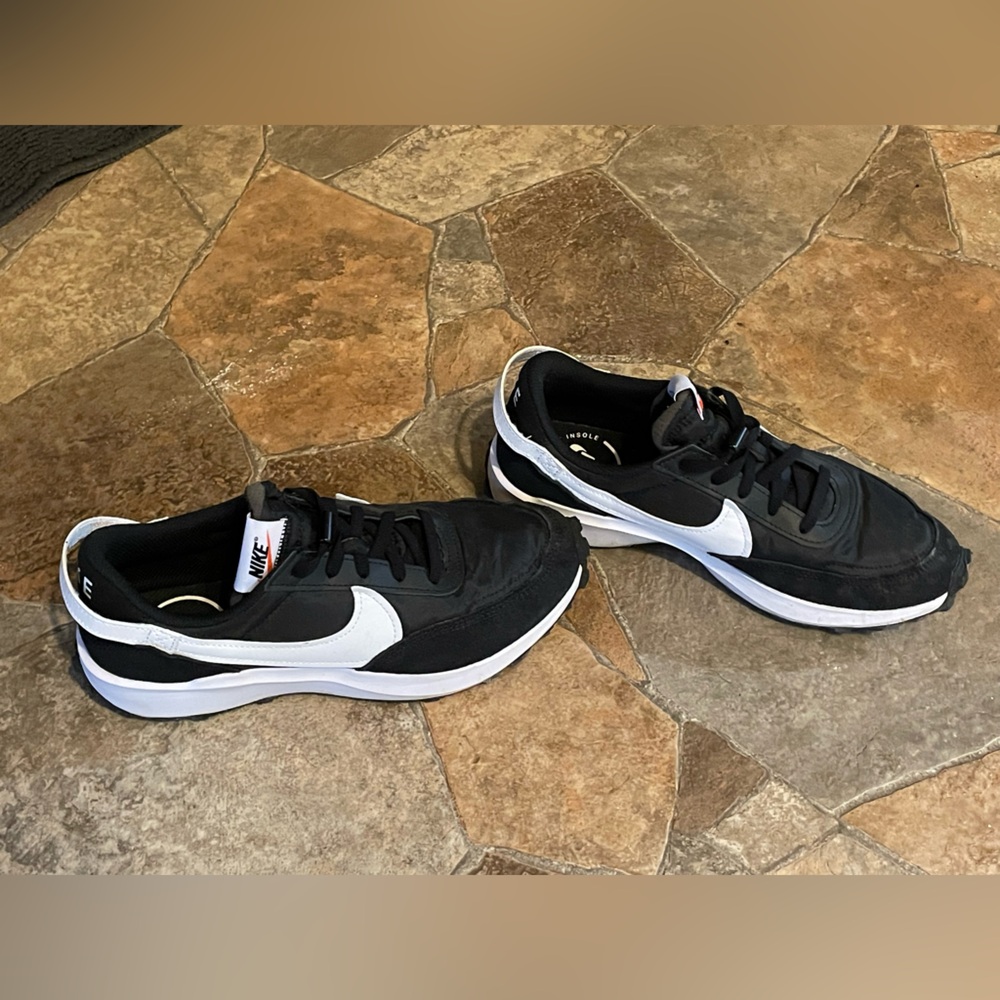Nike Black and White Women's Shoes